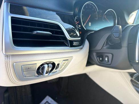 Used 2018 BMW 750i xDrive image 15