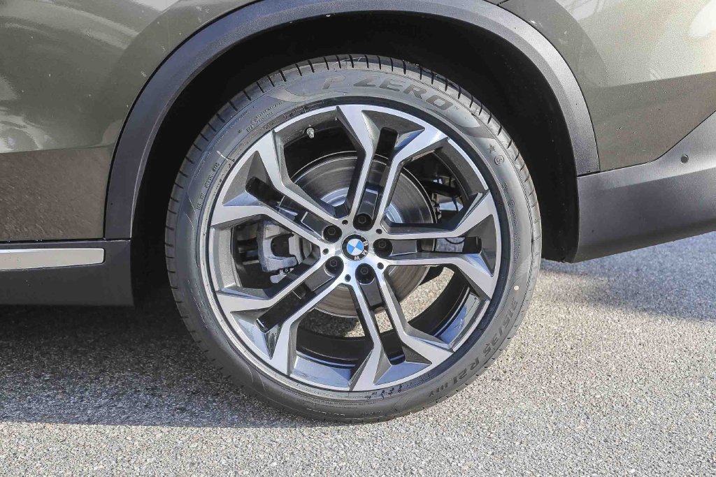 Used 2026 BMW X5 xDrive40i w/ Premium Package AWD/4WD image 8