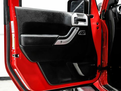 Used 2014 Jeep Wrangler Sahara w/ Connectivity Group image 39