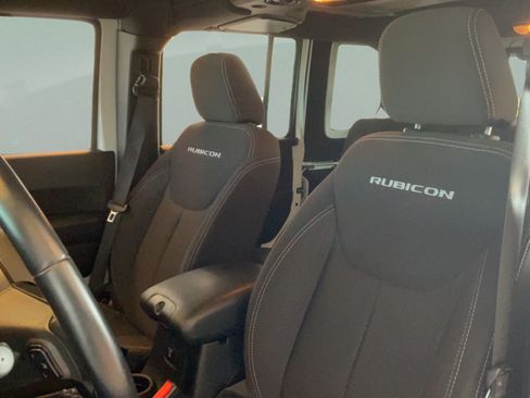 Used 2017 Jeep Wrangler Unlimited Rubicon w/ Connectivity Group AWD/4WD image 19