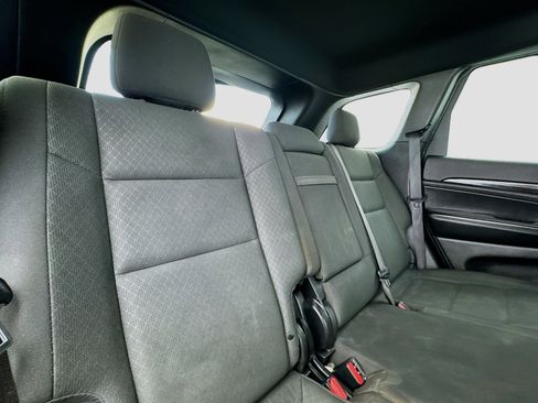 Used 2019 Jeep Grand Cherokee Laredo image 18