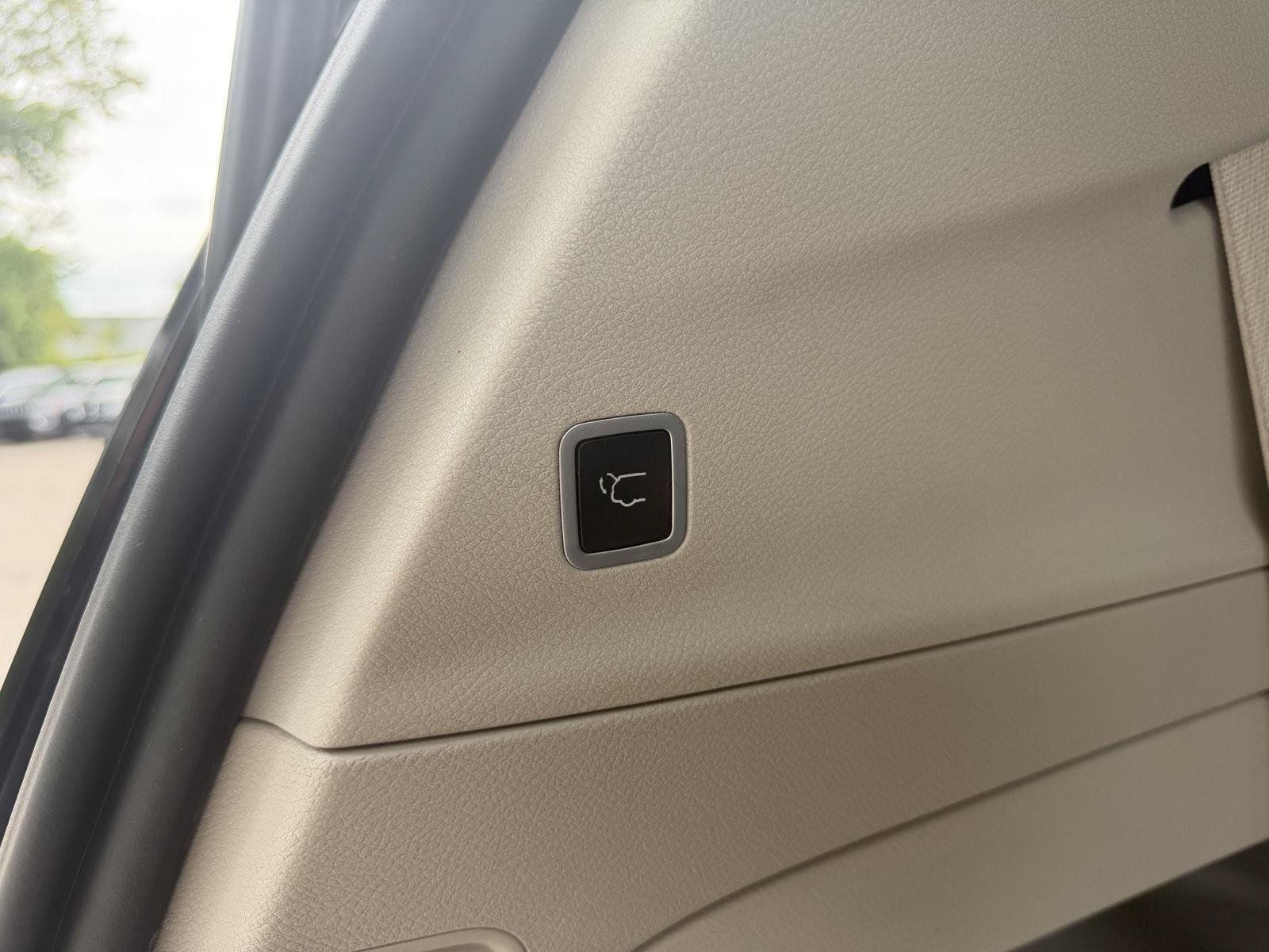 Used 2018 Chrysler Pacifica Touring-L Plus FWD image 28