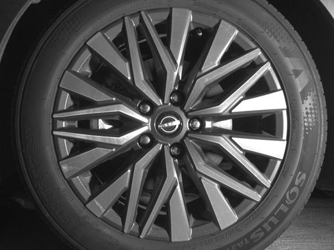 Used 2025 Nissan Altima 2.5 SV FWD image 12