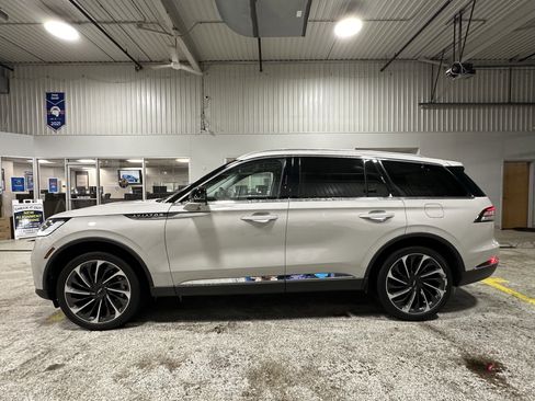 Used 2025 Lincoln Aviator Reserve w/ Equipment Group 201A image 7