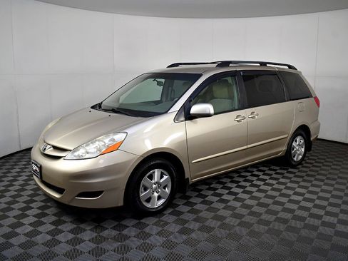 Used 2007 Toyota Sienna LE image 2