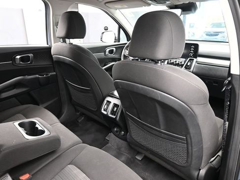 Used 2022 Kia Sorento LX image 38