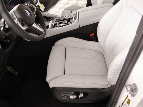 New 2026 BMW X6 xDrive40i w/ Climate Comfort Package image 11