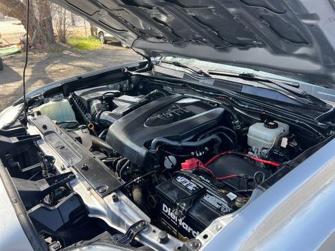Used 2019 Toyota Tacoma TRD Off-Road AWD/4WD image 37