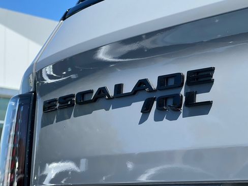 Used 2026 Cadillac Escalade IQL Sport 1 w/ LPO, ONYX Package AWD/4WD image 47