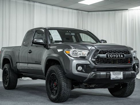 Used 2017 Toyota Tacoma TRD Off-Road image 1