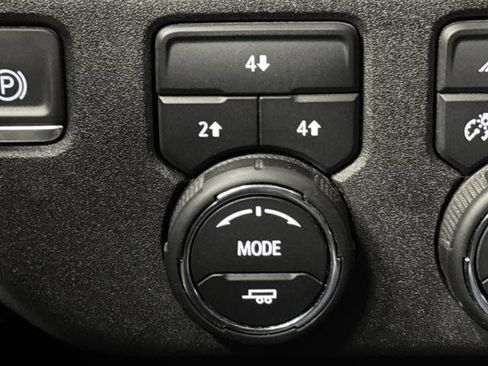 Used 2024 Chevrolet Silverado 2500 LT w/ Convenience Package image 22