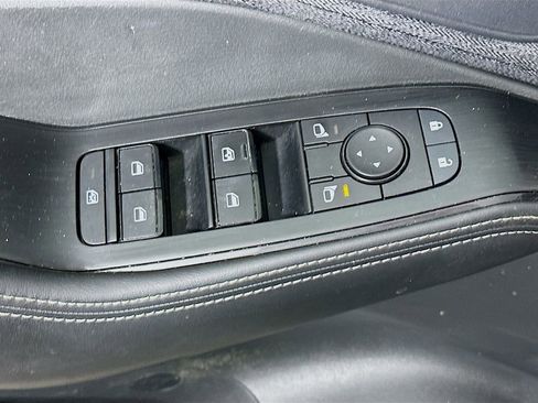 Used 2023 Nissan Rogue SV image 23