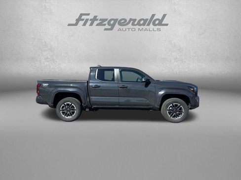 Used 2024 Toyota Tacoma TRD Sport w/ TRD Sport Upgrade Package image 6