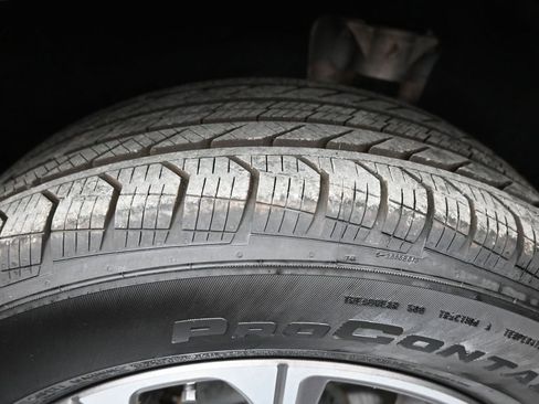 Used 2025 Mercedes-Benz GLC 300 4MATIC image 9