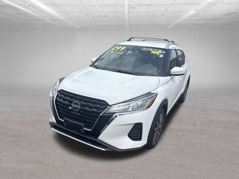 Used 2023 Nissan Kicks SV w/ Interior Electronics Package FWD image 3