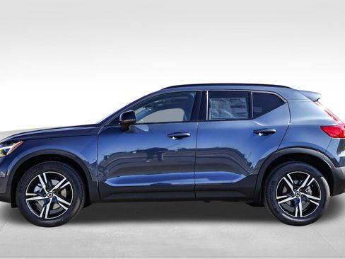 Used 2026 Volvo XC40 B5 Core AWD/4WD image 9