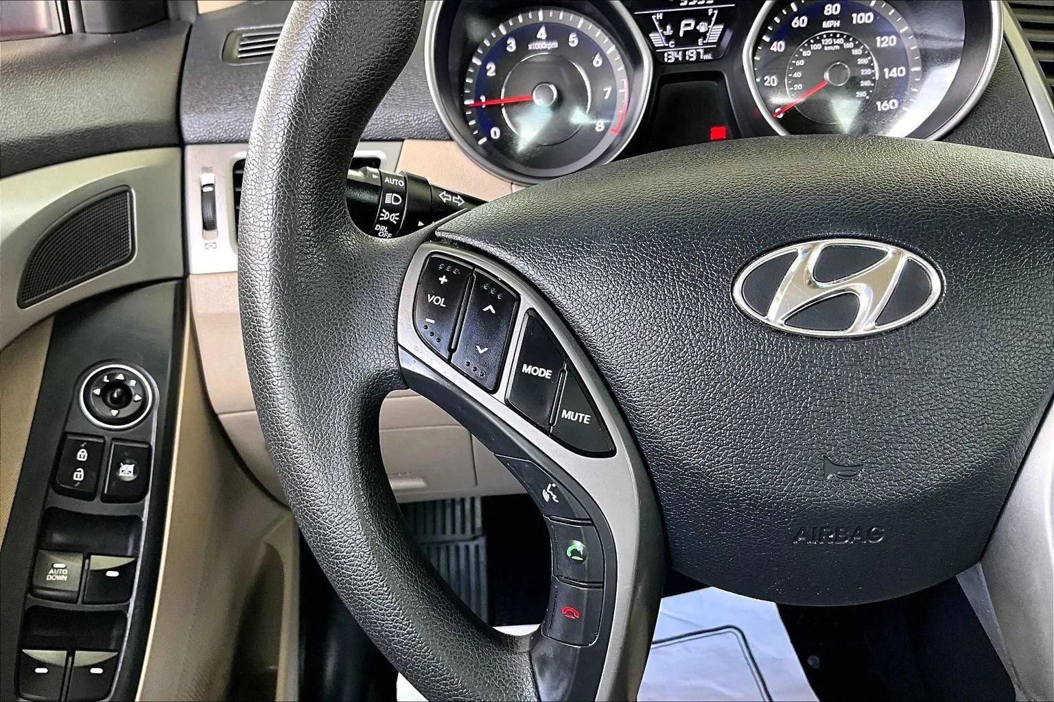Used 2014 Hyundai Elantra SE w/ Option Group 02 FWD image 10