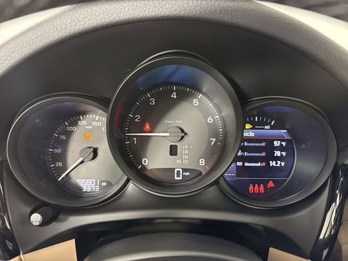 Certified 2024 Porsche Macan AWD/4WD image 37