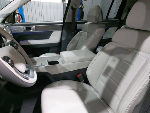 Used 2025 Hyundai Santa Fe Calligraphy image 16