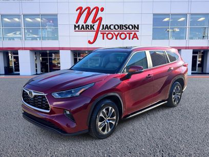 Used 2023 Toyota Highlander XLE