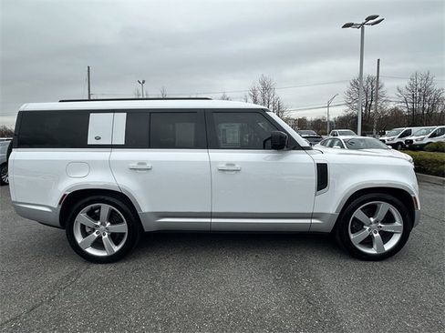 Used 2023 Land Rover Defender 130 First Edition image 4