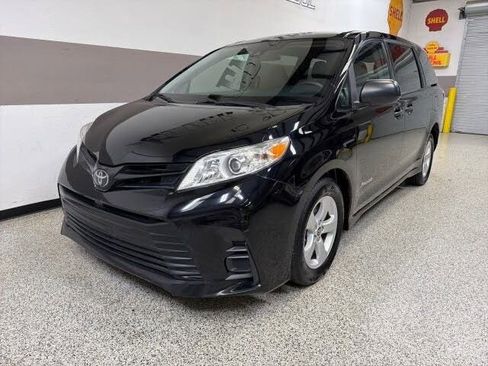 Used 2020 Toyota Sienna L FWD image 3