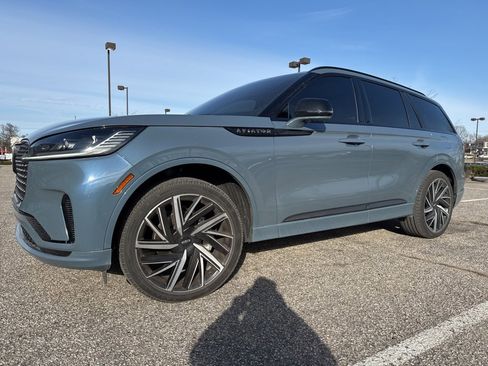 Used 2025 Lincoln Aviator Black Label w/ Jet Appearance Package image 3