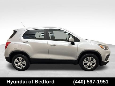 Used 2018 Chevrolet Trax LS FWD image 4