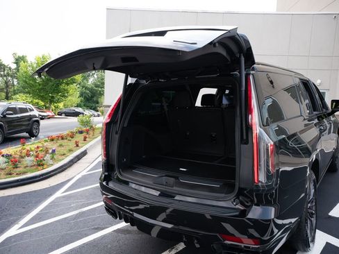 Used 2023 Cadillac Escalade ESV V w/ LPO, ONYX Package AWD/4WD image 51