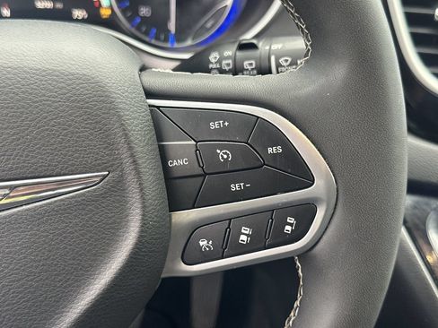 Used 2025 Chrysler Pacifica Select FWD image 25