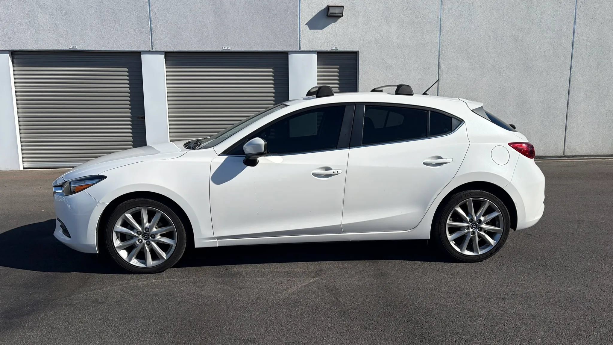 Used 2017 MAZDA MAZDA3 Touring FWD image 2