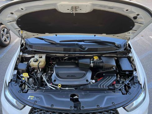 Used 2021 Chrysler Pacifica Touring w/ S Appearance Package image 27