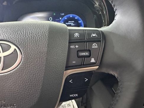 Used 2023 Toyota Crown XLE AWD/4WD image 24