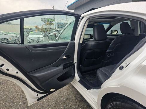 Used 2021 Lexus ES 350 w/ Luxury Package image 17