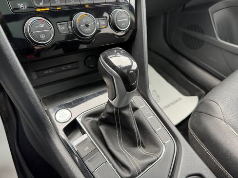 Used 2023 Volkswagen Taos SEL image 8