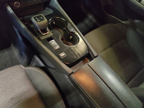 Used 2022 Nissan Rogue SV image 26