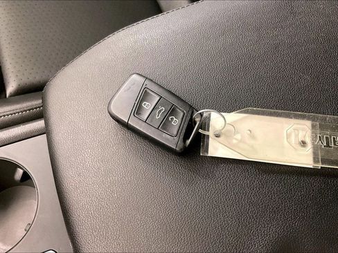 Used 2018 Volkswagen Atlas SE AWD/4WD image 13