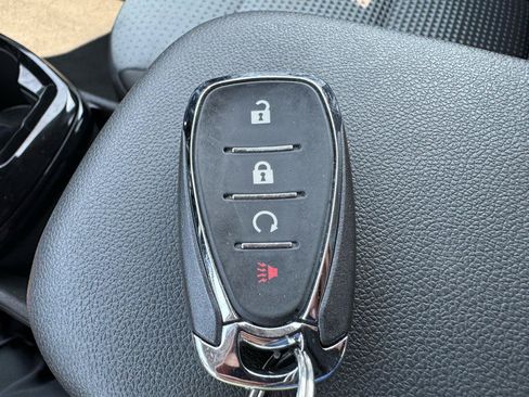 Used 2025 Chevrolet Trax LT w/ LT Convenience Package FWD image 22
