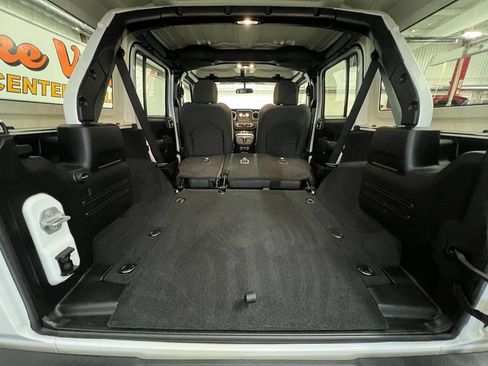 Used 2019 Jeep Wrangler Unlimited Sport S image 28