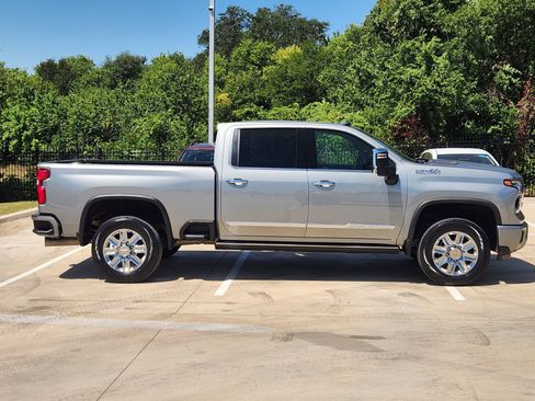 Used 2024 Chevrolet Silverado 2500 High Country w/ Technology Package AWD/4WD image 7