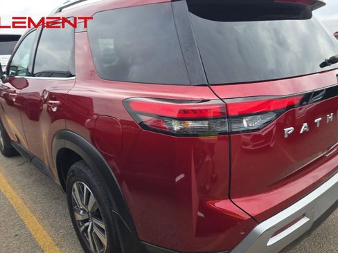 Used 2024 Nissan Pathfinder SL image 7