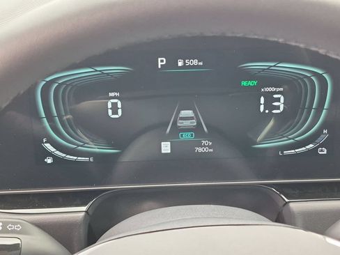 Used 2025 Kia Niro EX FWD image 12