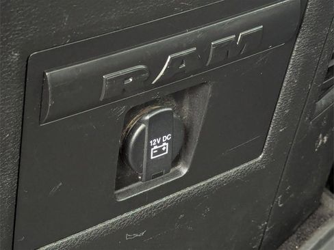 Used 2017 RAM 1500 Classic SLT w/ SLT Plus D￩cor Group image 26