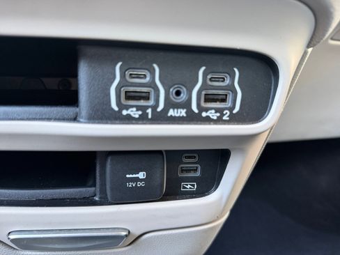 Used 2022 Chrysler Pacifica Touring-L image 31