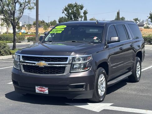 Used 2018 Chevrolet Suburban LT AWD/4WD image 4