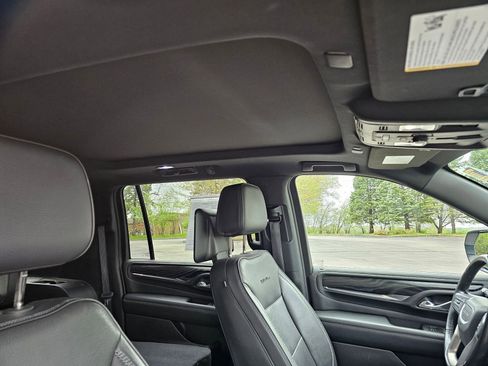Used 2021 GMC Yukon XL Denali w/ Denali Premium Package AWD/4WD image 13