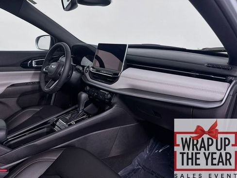 Used 2024 Jeep Compass Limited image 27