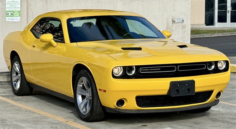 Used 2017 Dodge Challenger SXT RWD image 1