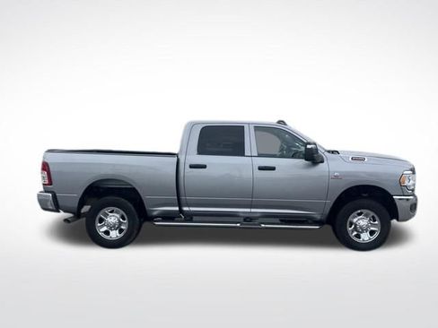 Used 2024 RAM 2500 Tradesman w/ Chrome Appearance Group AWD/4WD image 12
