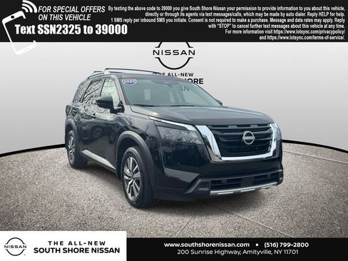 Used 2025 Nissan Pathfinder SL image 1
